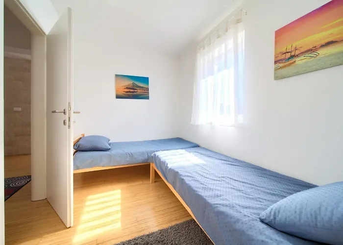 Nadica 2 Mit Balkon By Interhome